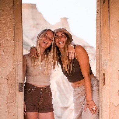 Camila & Pia